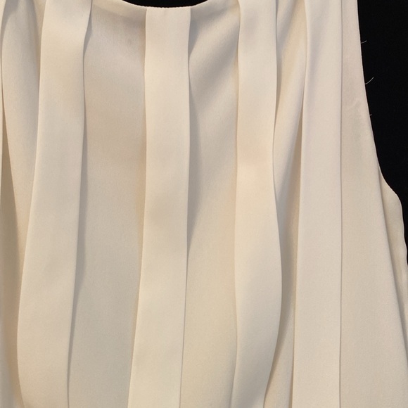 Banana Republic top, size 4, cinched waist, pleated tank top - Picture 7 of 9